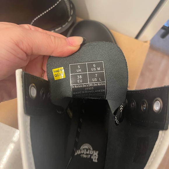 Dr Martins Brand New 1460 Disrupt - Picture 2 of 4